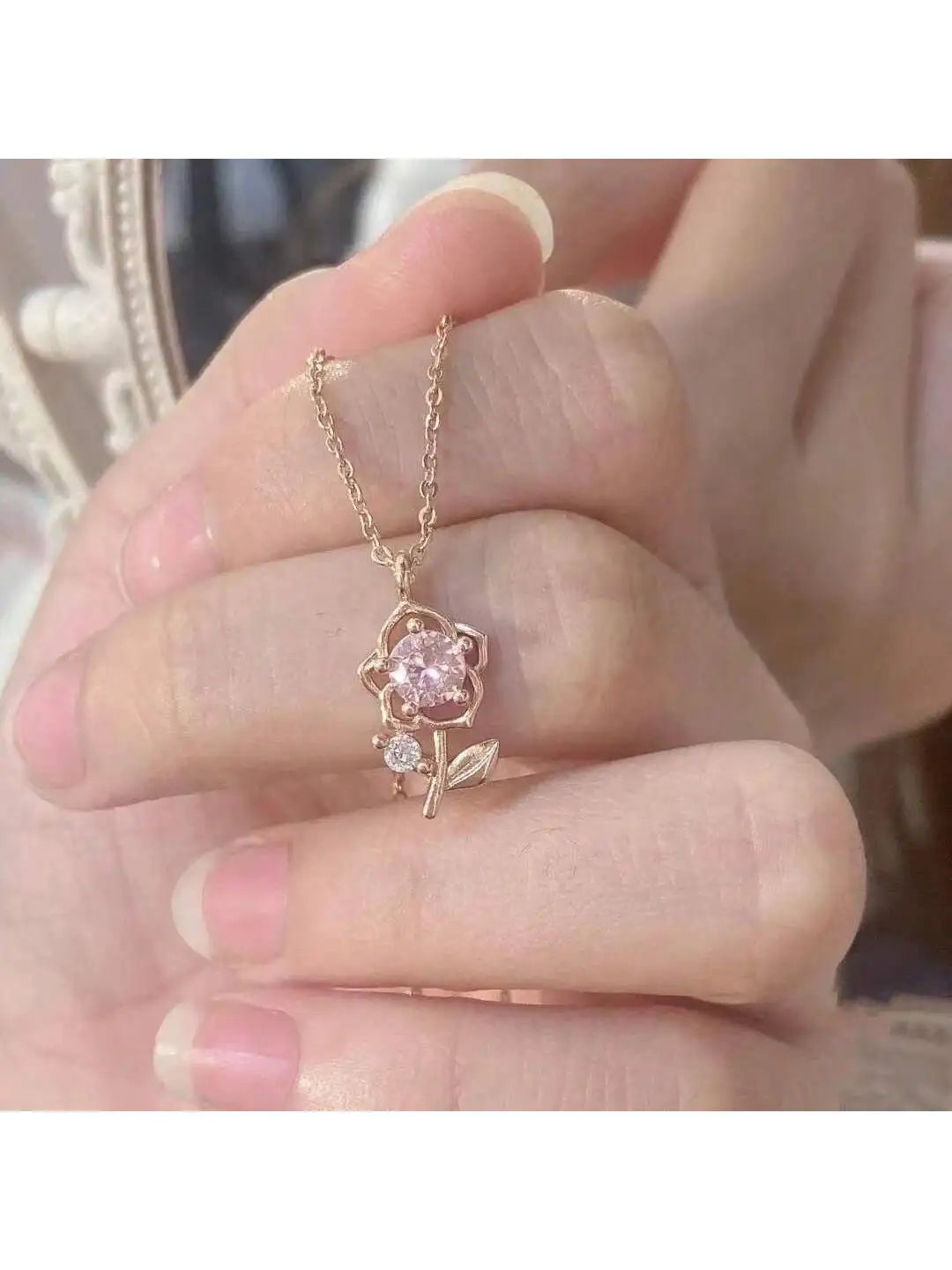 Women's Flower Necklace Valentine's Day Rose Pendant Necklace Clavicle Chain Jewelry Gift